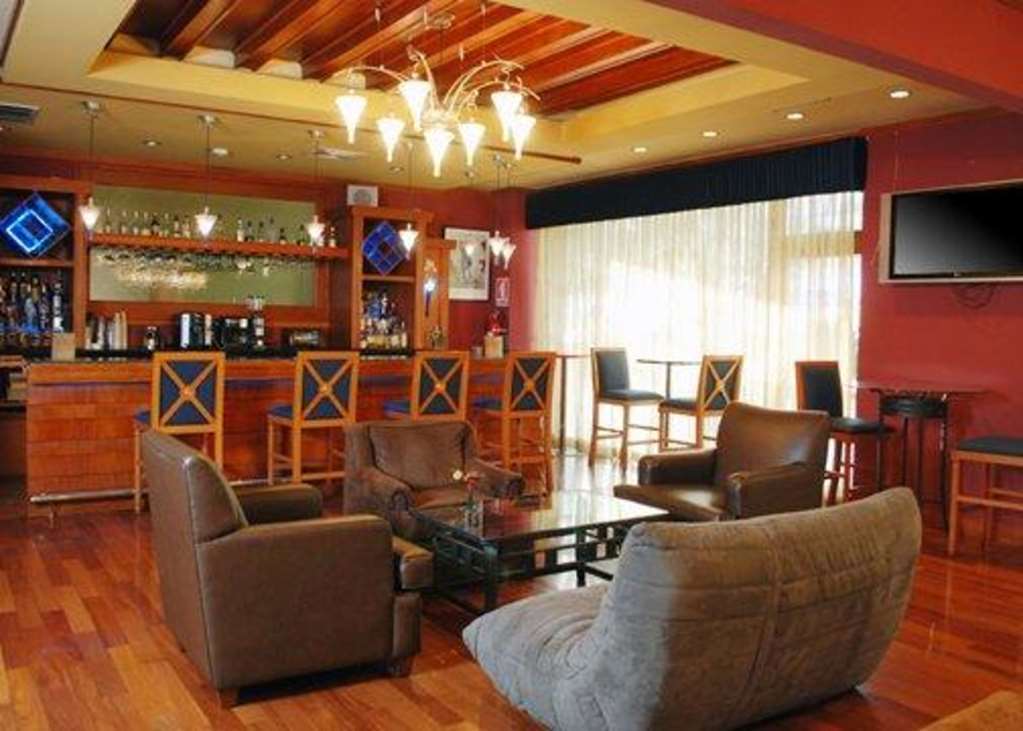 Suites Las Palmas, Hotel & Apartments. San Salvador Restaurace fotografie